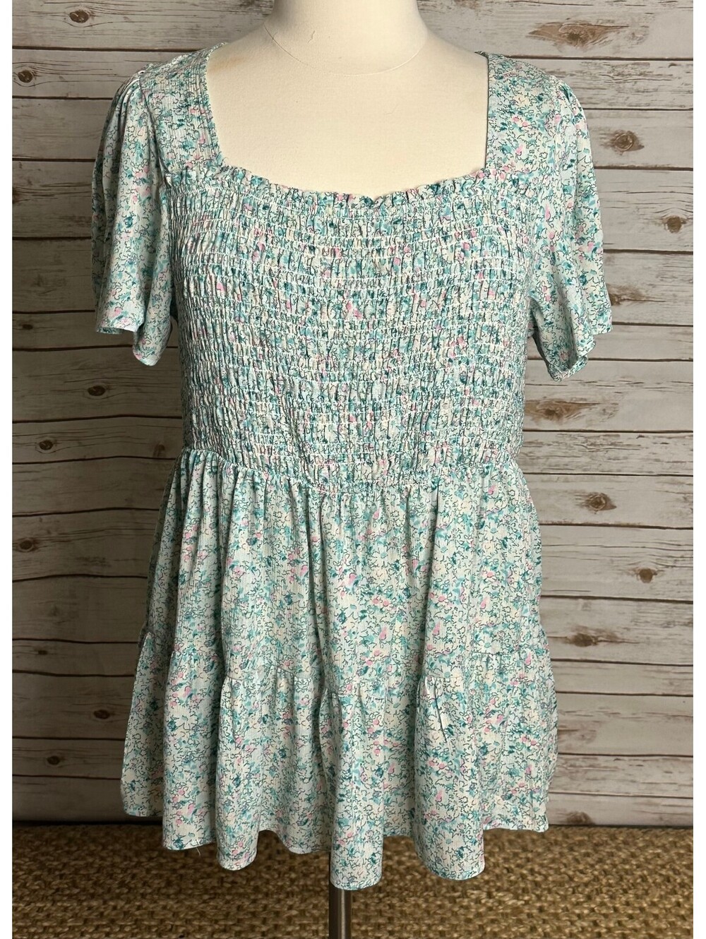 Torrid mint green floral smocked bodice flutter sleeve top Size 3/3X cottagecore - Picture 1 of 5